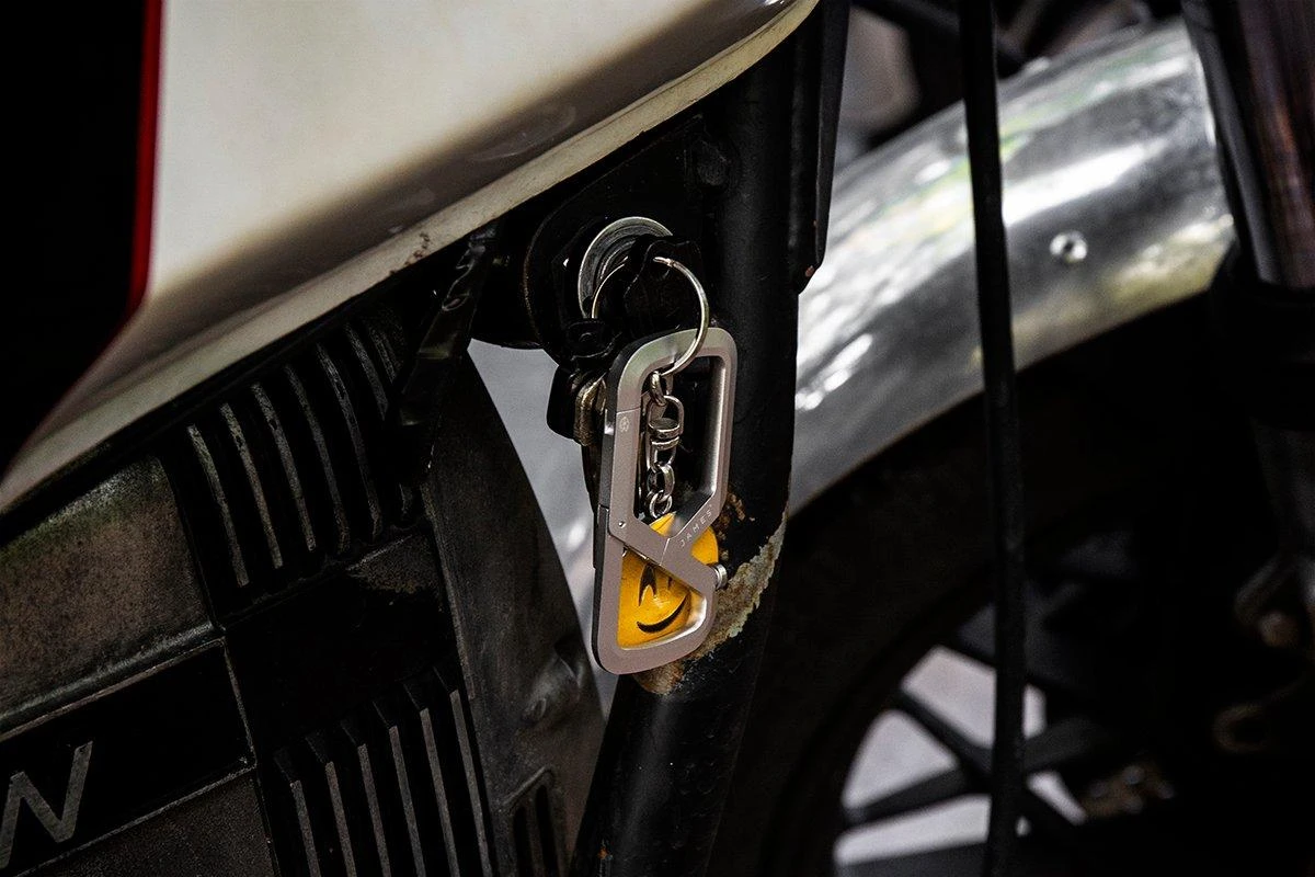 The James Brand Mehlville, Silver, Mosquetón - Imagen 5